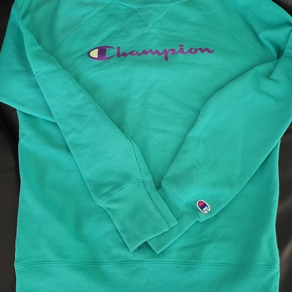 MUST GO!!! Champion sweatshirt